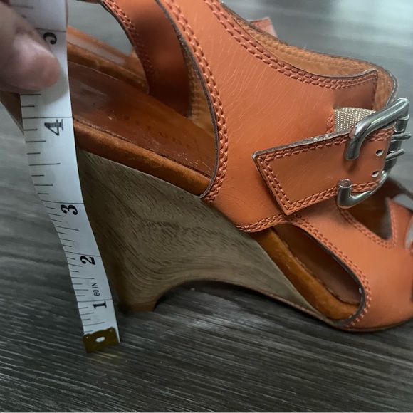 Latitude Femme orange genuine leather buckle platform sandals. - Picture 5 of 11